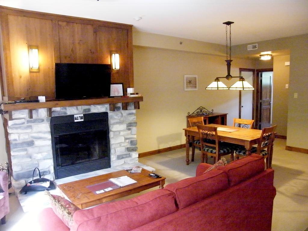 蒙特朗布朗Tremblant Les Eaux - Location Adp公寓 外观 照片